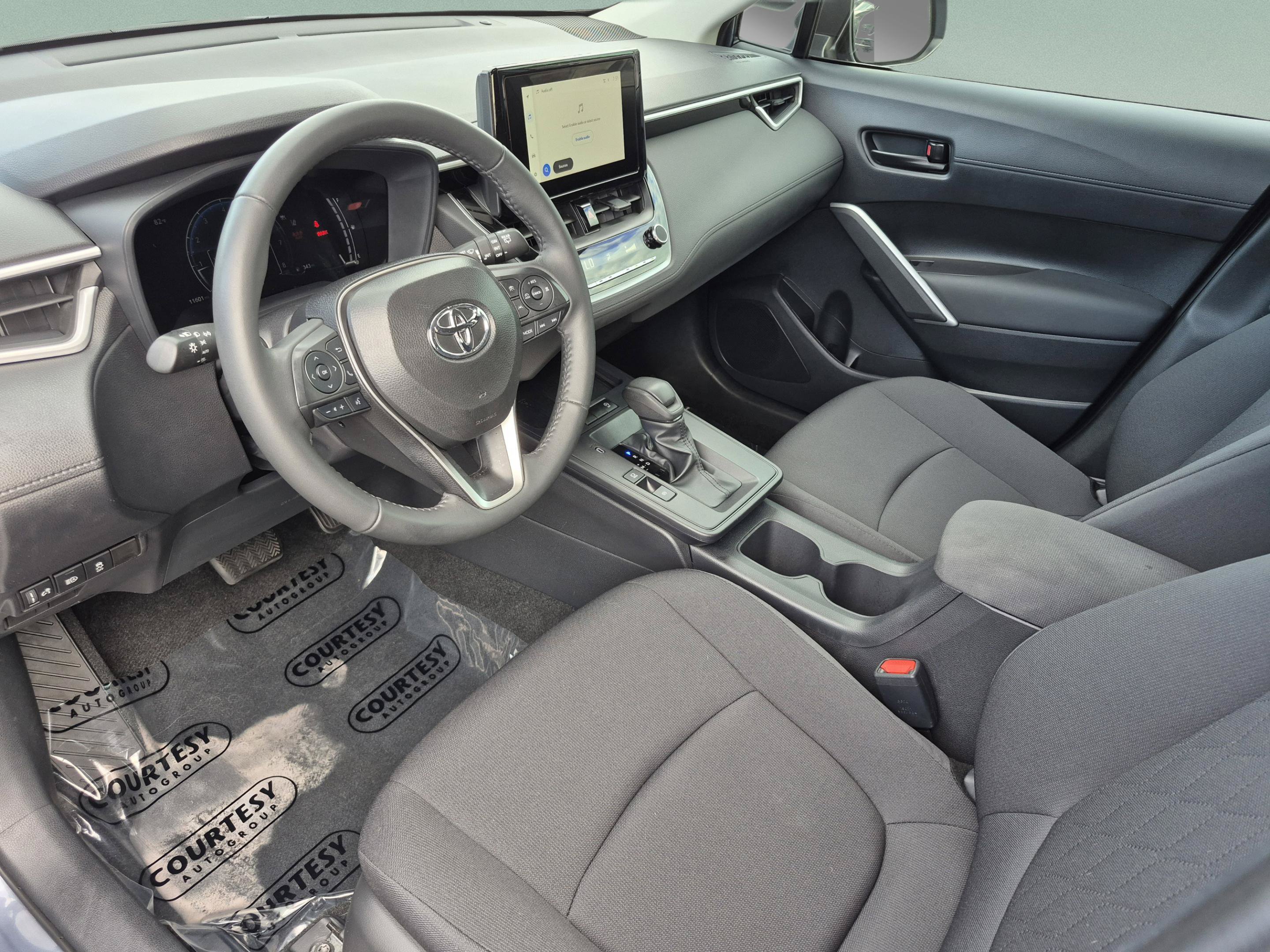 Used 2026 Toyota Corolla Cross LE FWD image 19