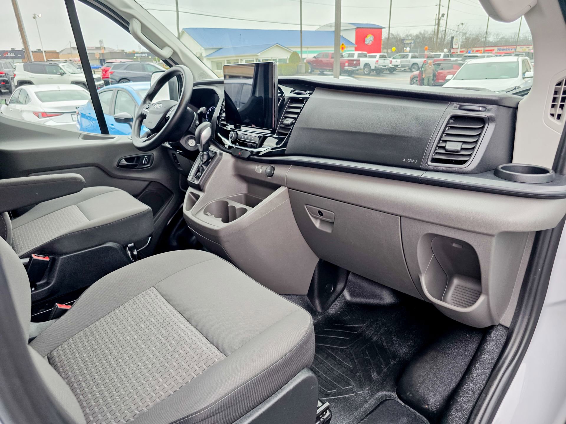 Used 2023 Ford Transit 350 XLT image 7