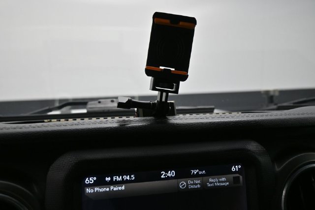 Used 2018 Jeep Wrangler Unlimited Sahara AWD/4WD image 14