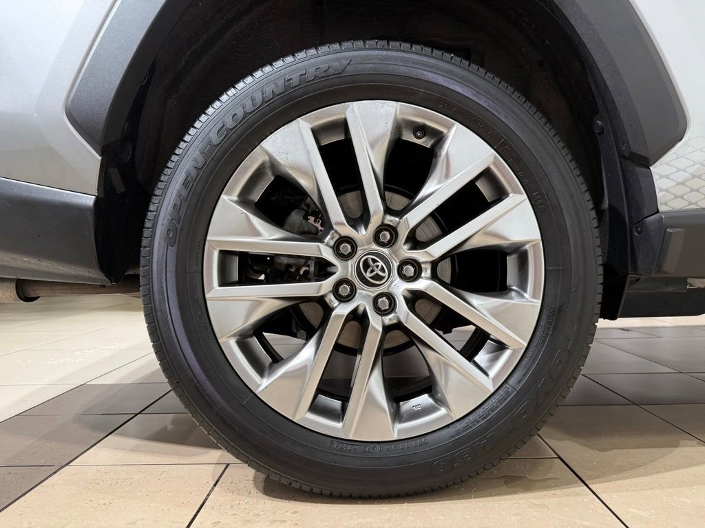 Used 2021 Toyota RAV4 XLE Premium AWD/4WD image 9