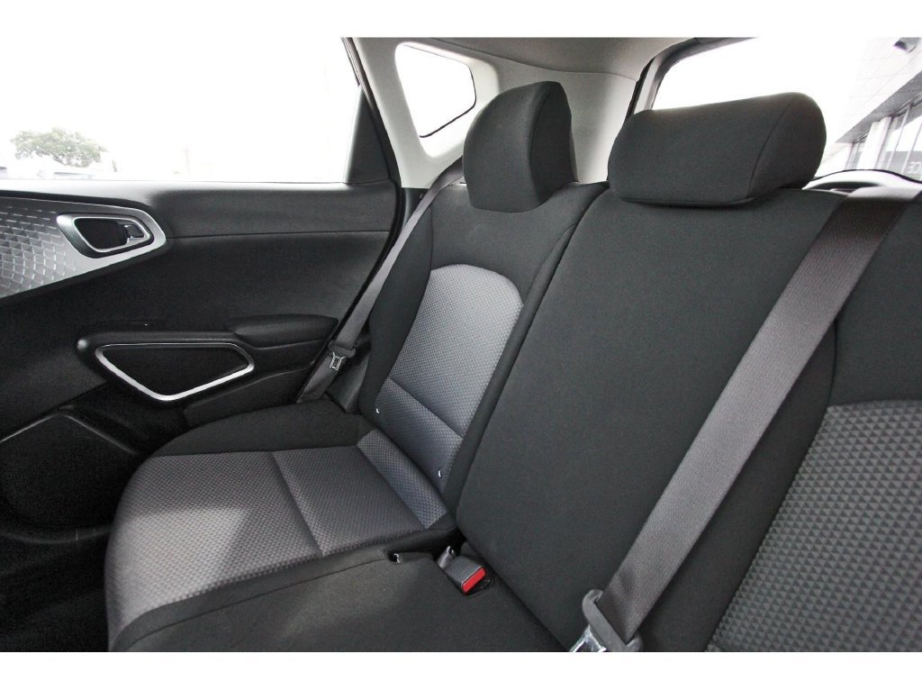 Used 2025 Kia Soul LX w/ LX Technology Package FWD image 12