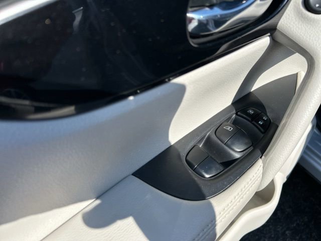 Used 2017 Nissan Rogue Sport SL image 29