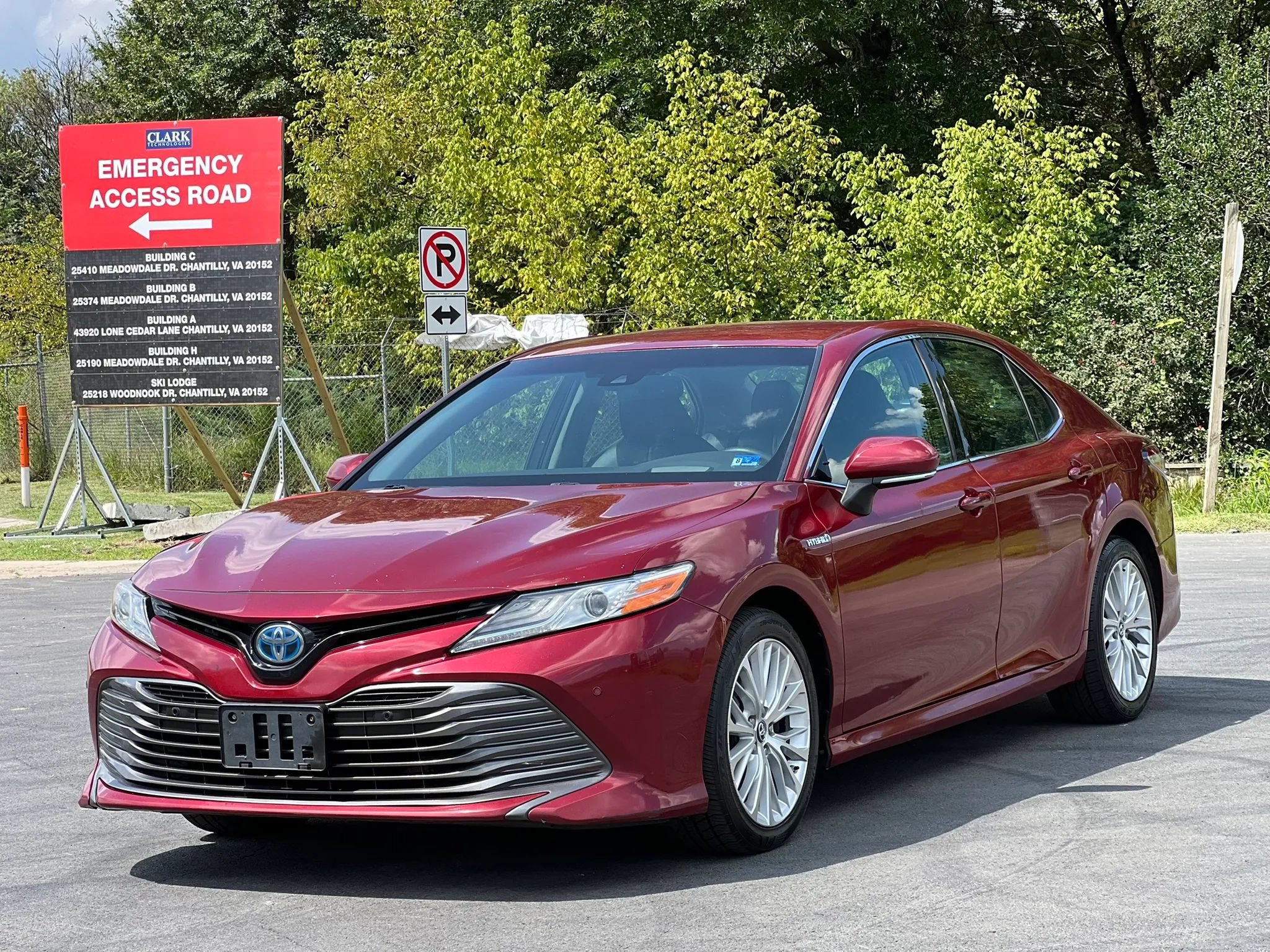 Used 2018 Toyota Camry XLE FWD image 1