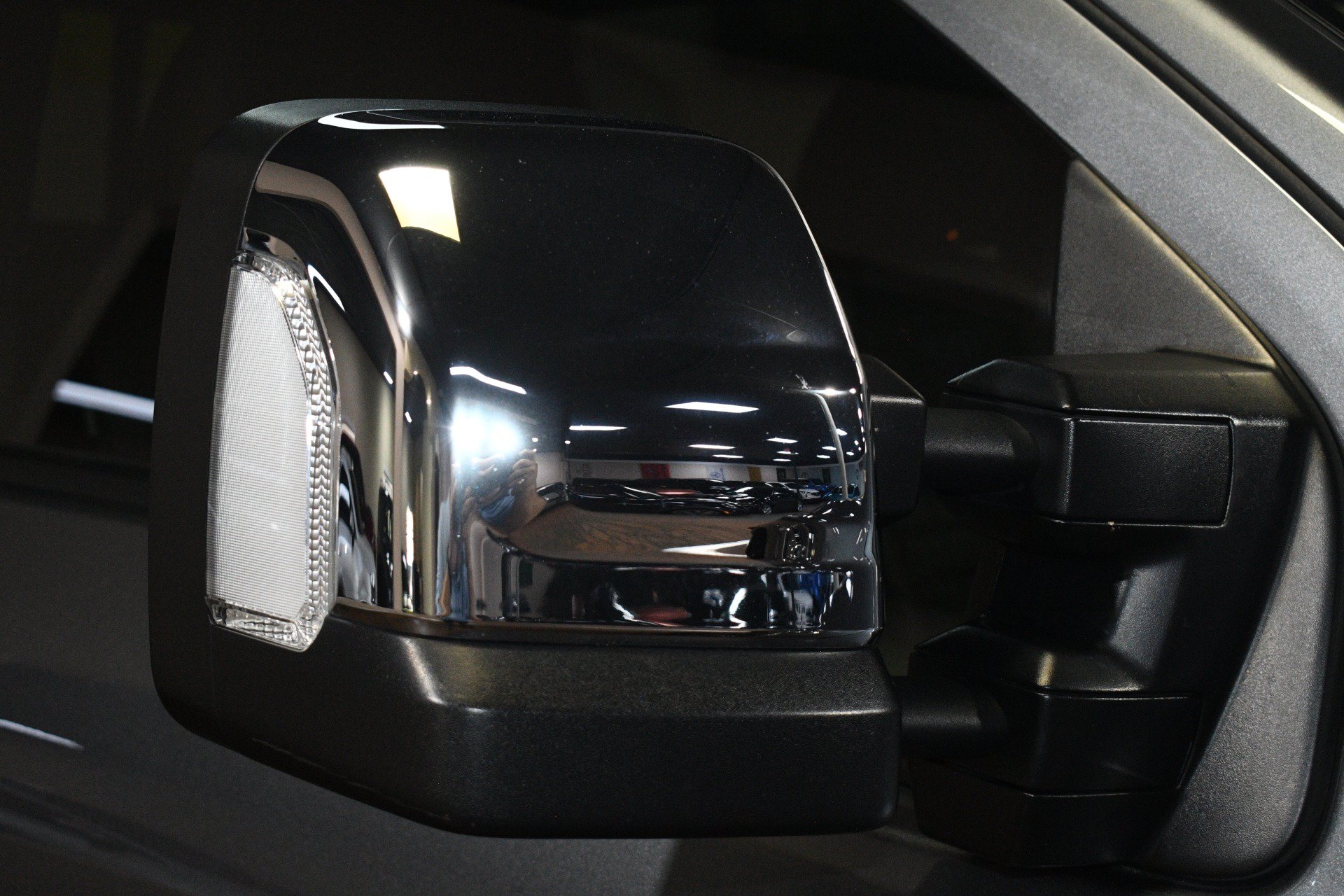 Used 2023 Nissan Titan Platinum Reserve w/ Moonroof Package AWD/4WD image 61