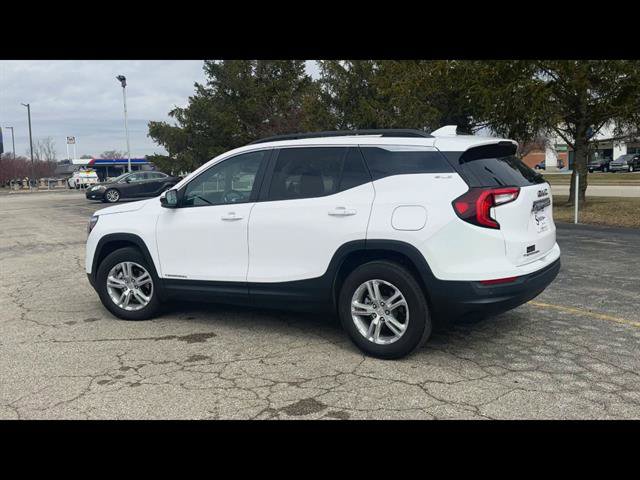 Used 2023 GMC Terrain SLE w/ Driver Convenience Package image 29