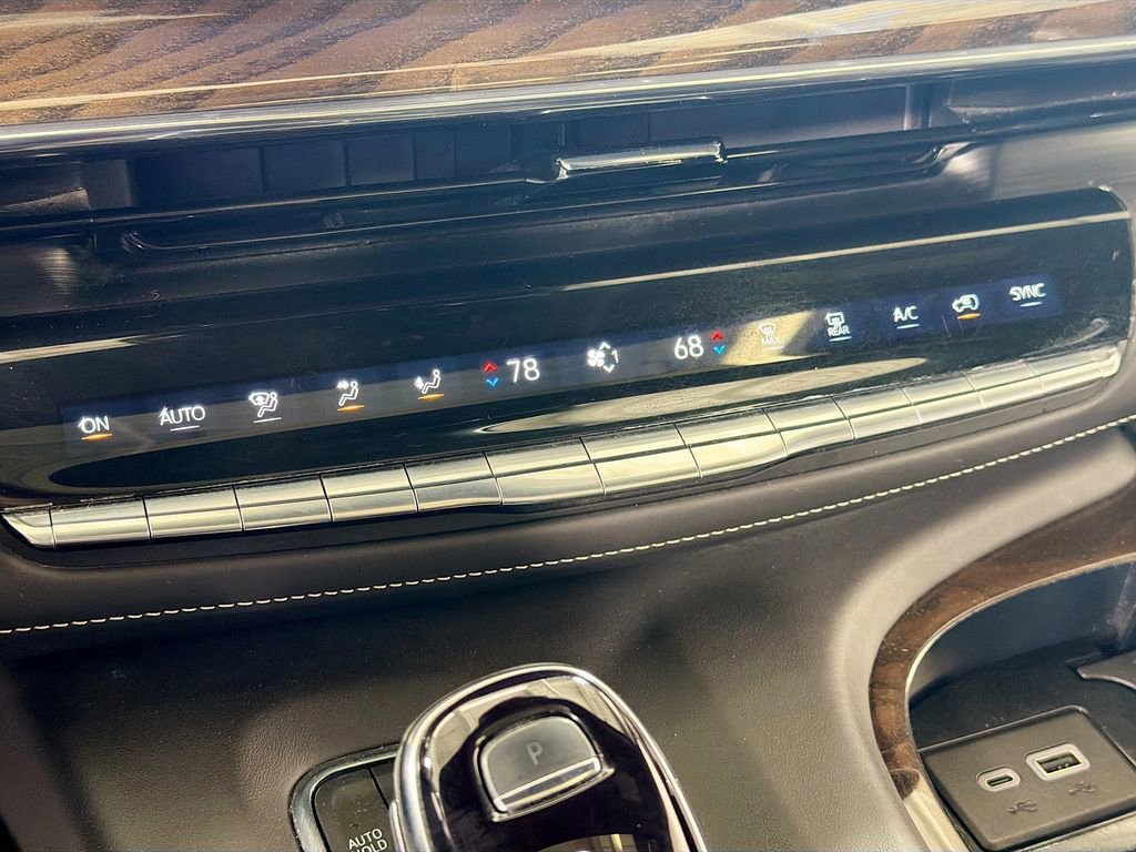 Used 2024 Cadillac Escalade Sport Platinum w/ LPO, ONYX Package image 15