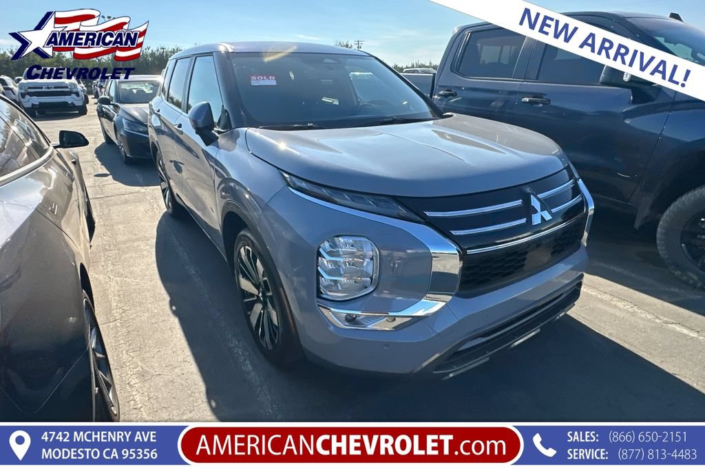 Used 2025 Mitsubishi Outlander SE