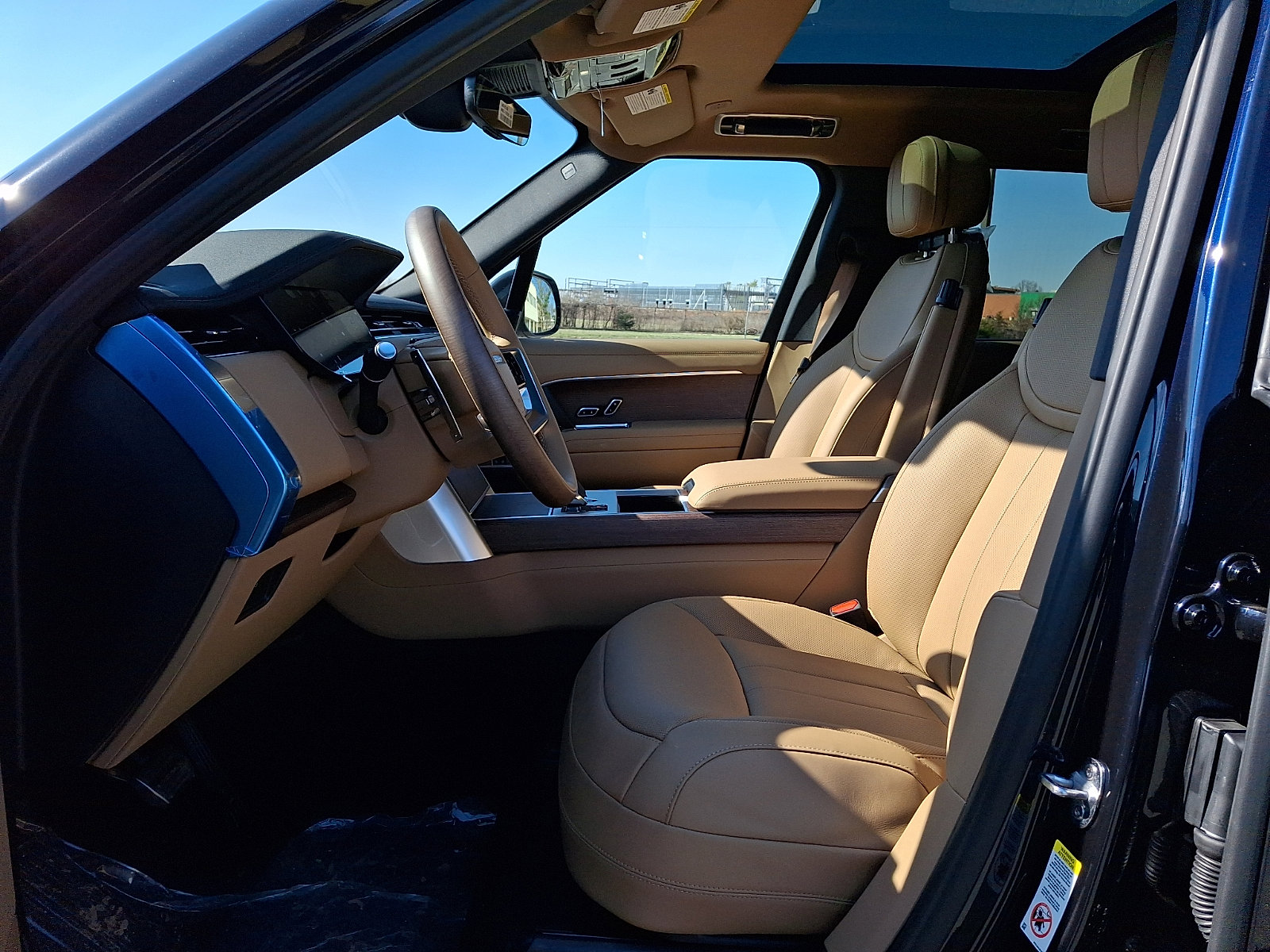 New 2026 Land Rover Range Rover Long Wheelbase SE image 11