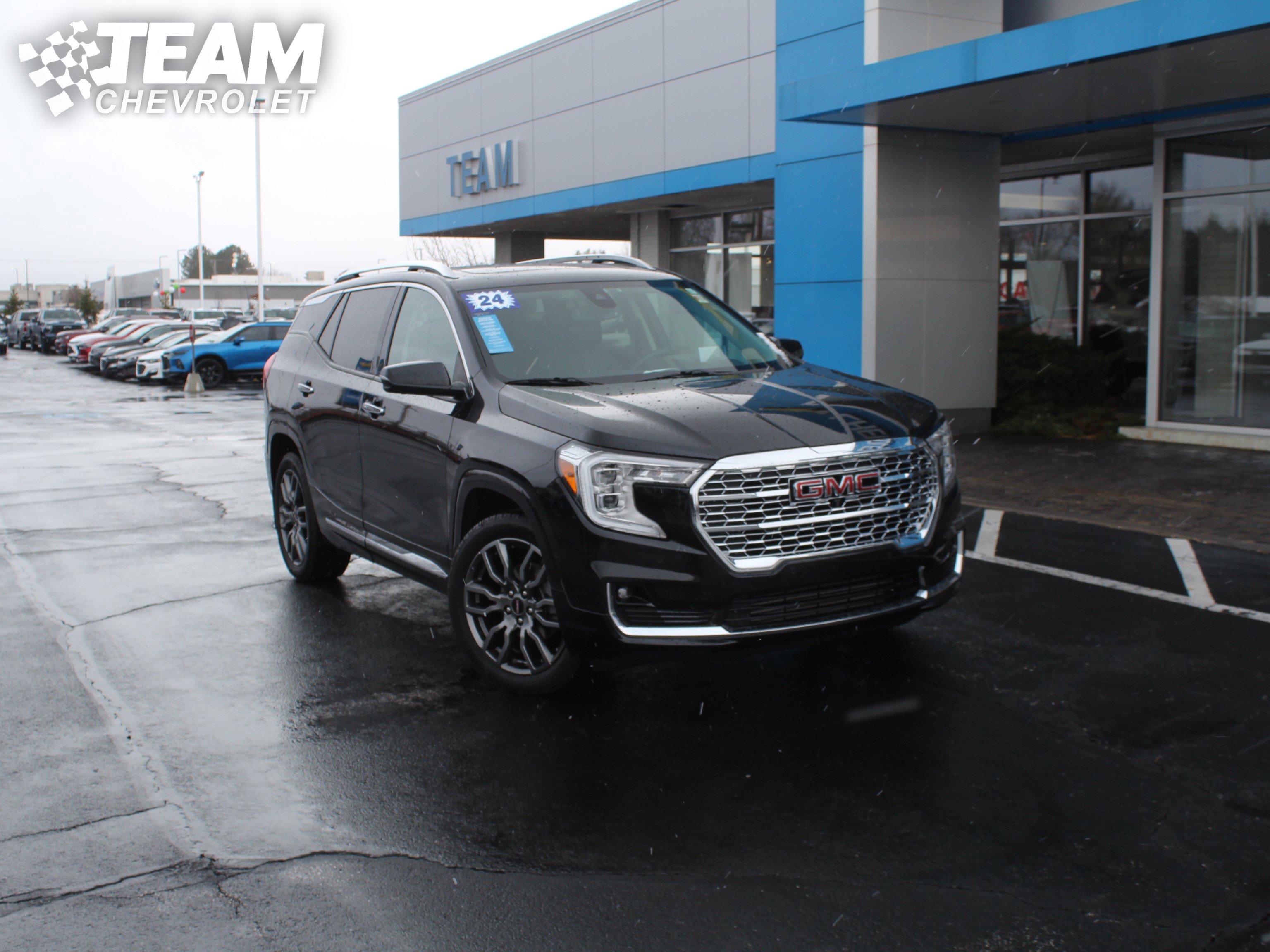 Certified 2024 GMC Terrain Denali w/ Black Diamond Edition image 2