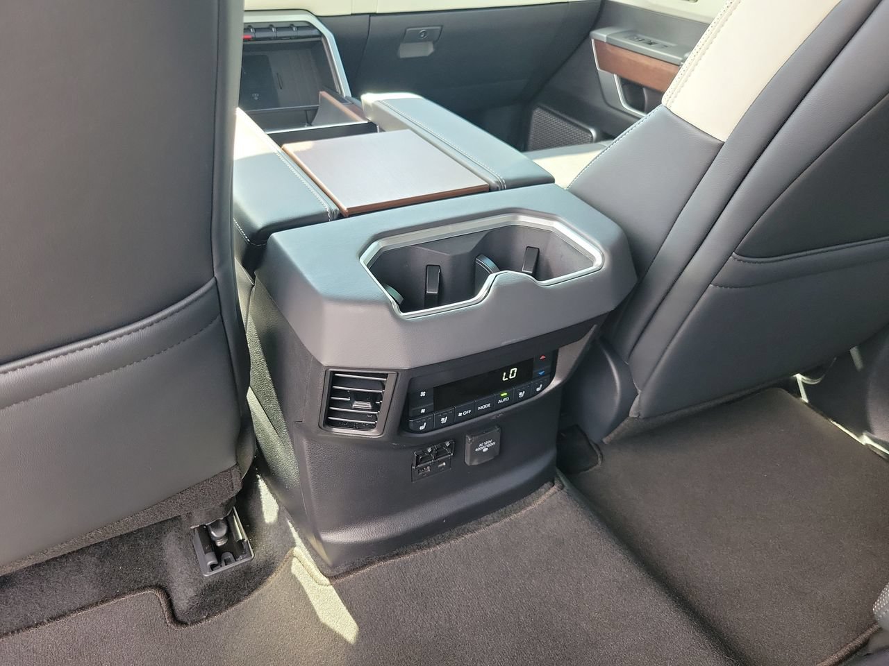 Used 2025 Toyota Sequoia Capstone AWD/4WD image 11