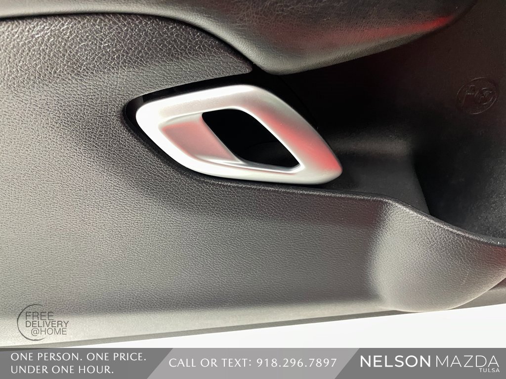 Used 2015 Dodge Challenger SXT image 20