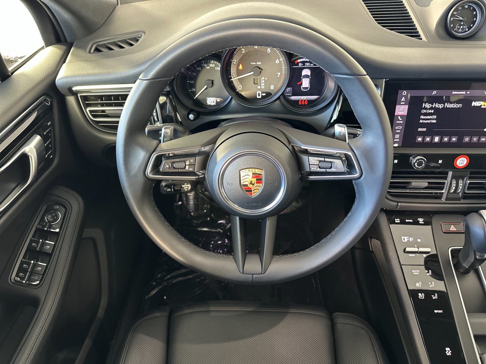 Certified 2026 Porsche Macan AWD/4WD image 16
