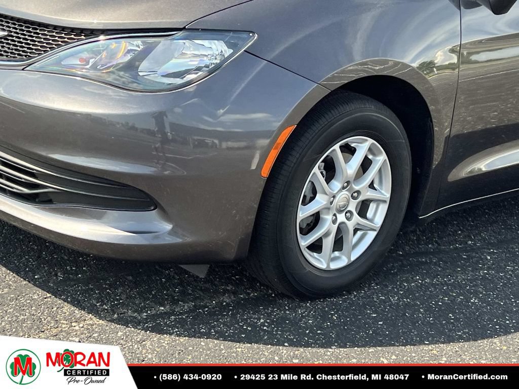 Used 2020 Chrysler Voyager LX FWD image 8
