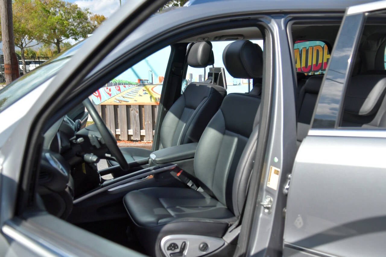 Used 2011 Mercedes-Benz GL 450 4MATIC image 17