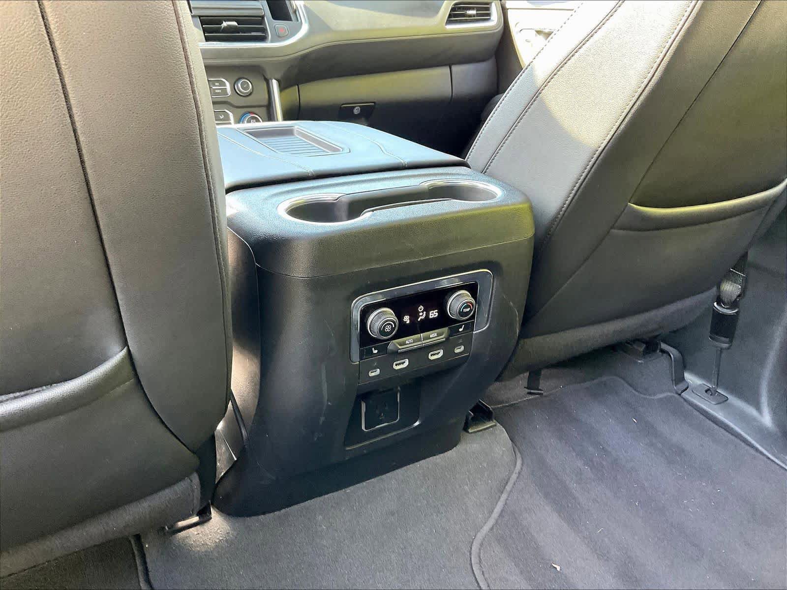 Used 2024 Chevrolet Suburban Z71 w/ Luxury Package image 38