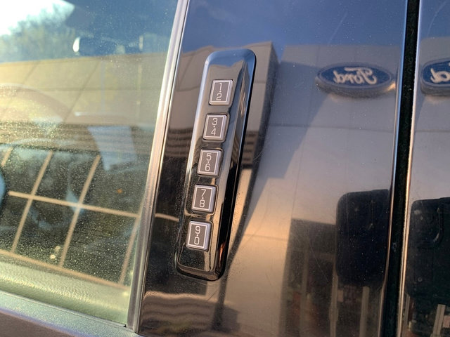 Used 2022 Ford F350 Lariat w/ Chrome Package image 19