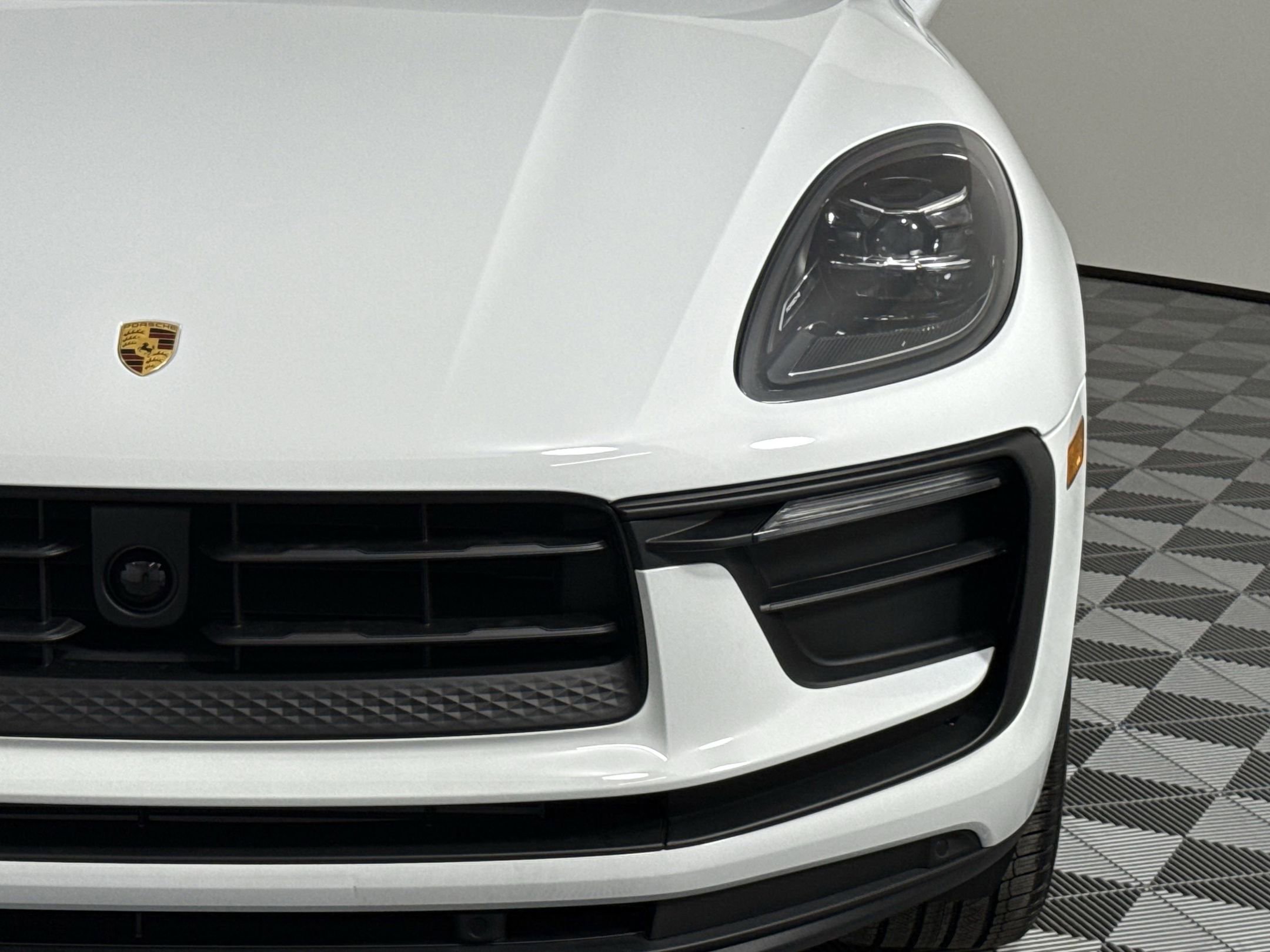 New 2025 Porsche Macan image 11