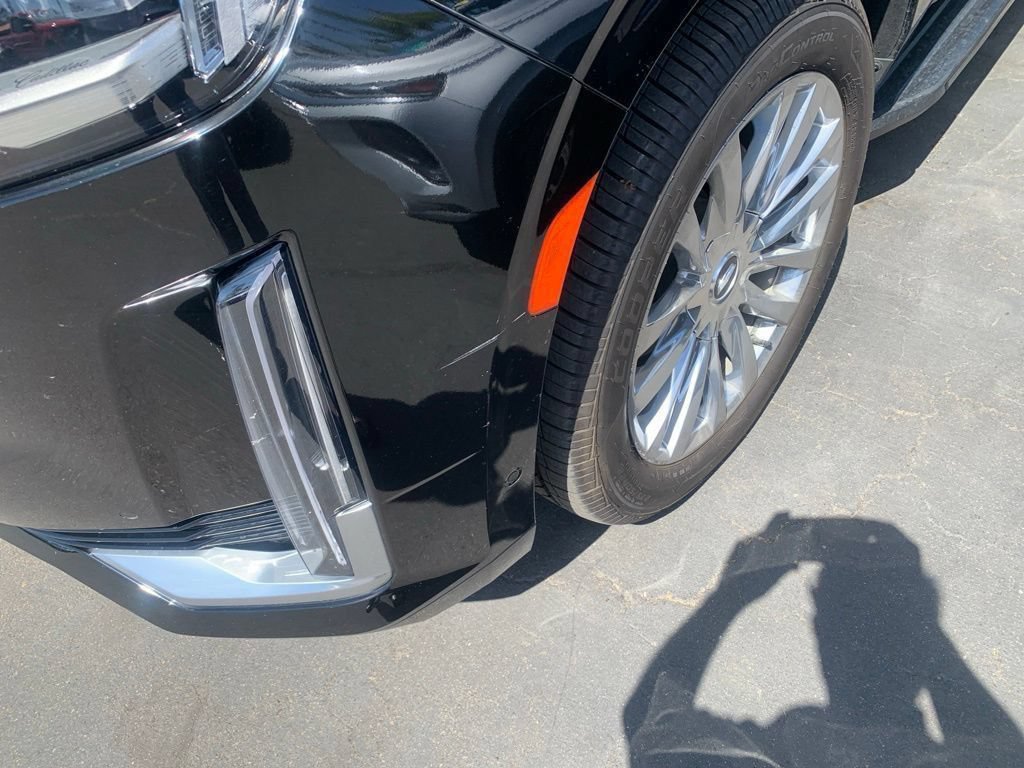Used 2024 Cadillac Escalade Premium Luxury RWD image 2