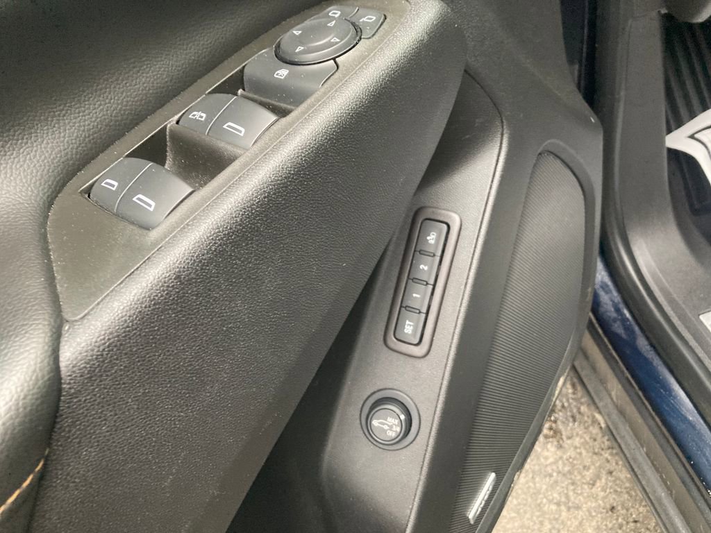 Used 2021 Chevrolet Equinox Premier image 16