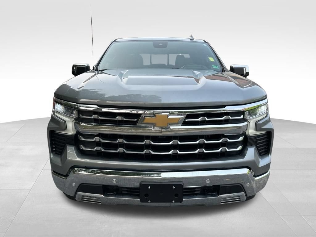 Used 2023 Chevrolet Silverado 1500 LTZ w/ Technology Package AWD/4WD image 9