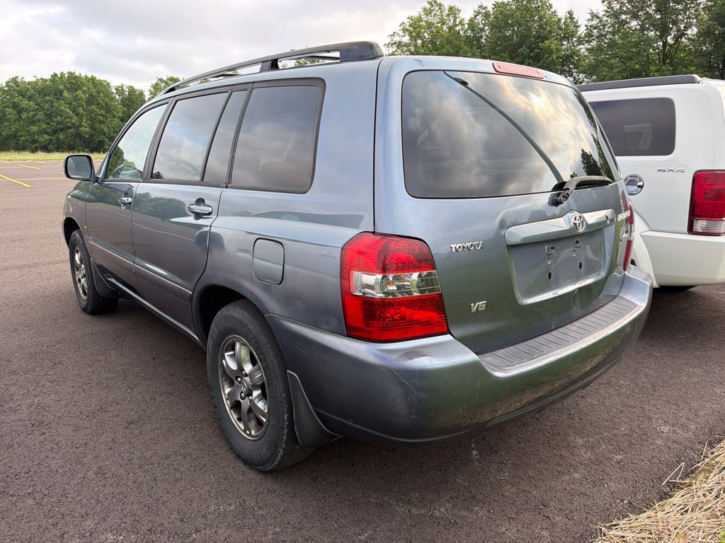 Used 2005 Toyota Highlander 2WD V6 w/ 3rd Row image 4