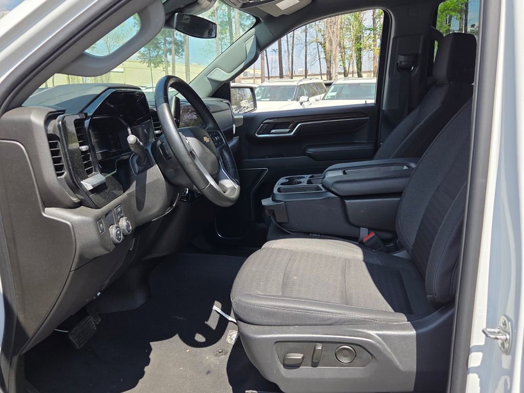 Used 2025 Chevrolet Silverado 1500 LT RWD image 5
