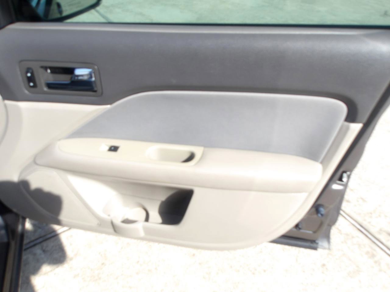 Used 2012 Ford Fusion SE FWD image 9