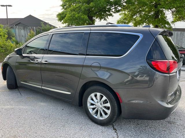 Used 2019 Chrysler Pacifica Touring-L FWD image 4