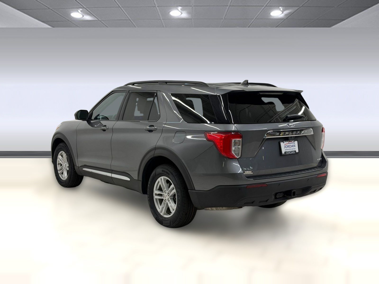 Used 2023 Ford Explorer XLT w/ Class IV Trailer Tow Package AWD/4WD image 2