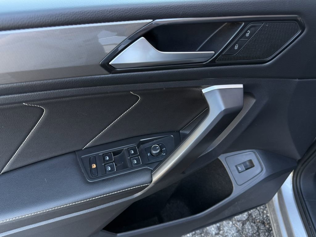 Used 2024 Volkswagen Tiguan SE image 16