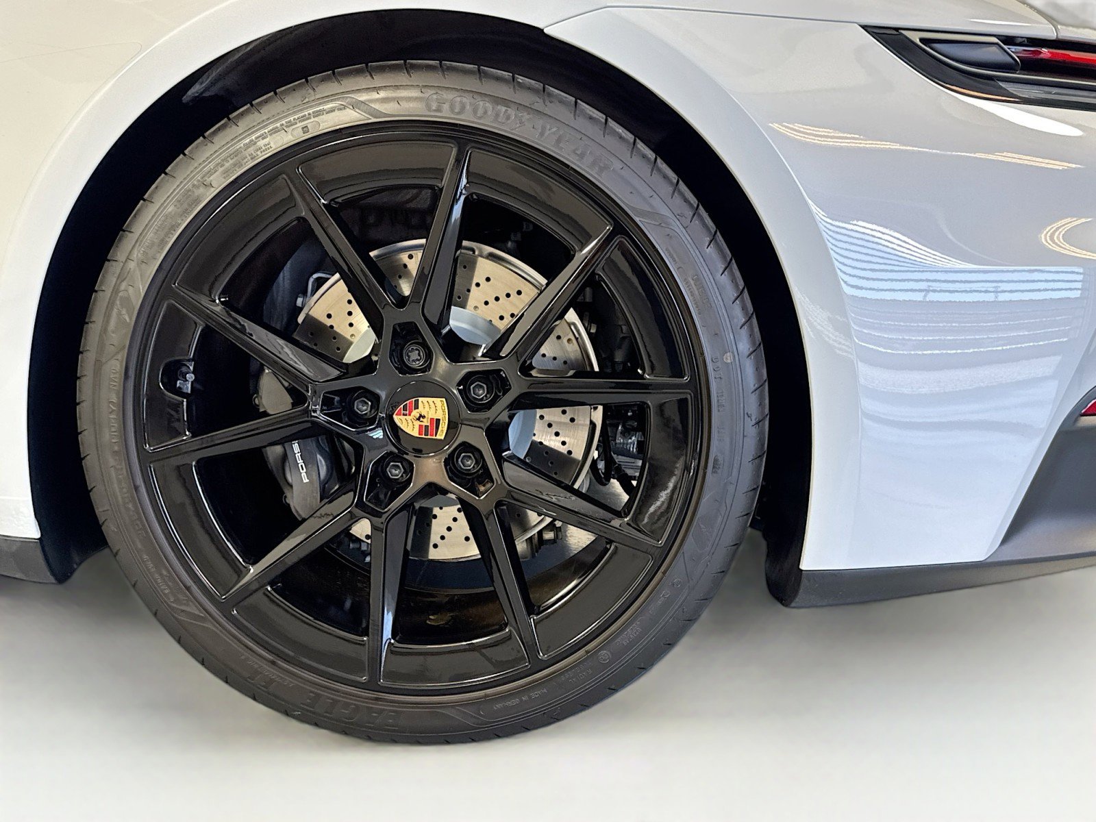 Used 2025 Porsche 911 Carrera image 24