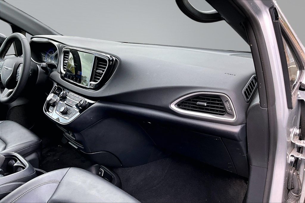 Certified 2026 Chrysler Pacifica Select FWD image 17