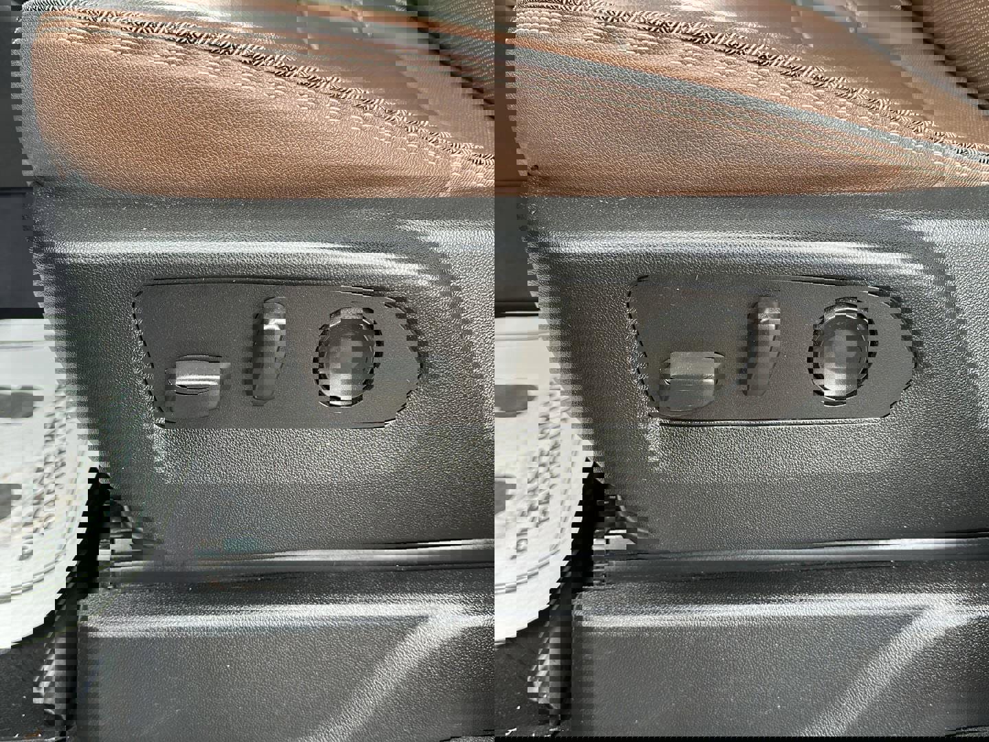 Used 2022 Chevrolet Suburban High Country image 32