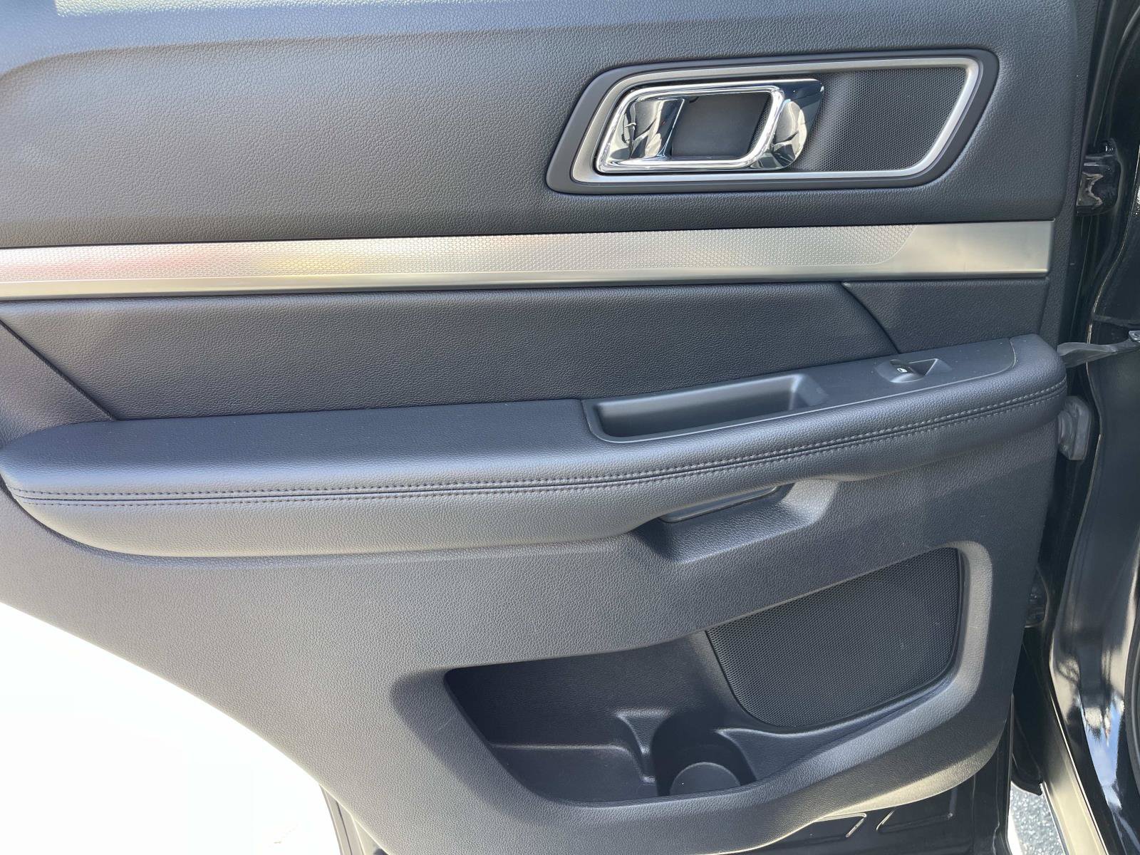 Used 2019 Ford Explorer XLT w/ Equipment Group 201A FWD image 13