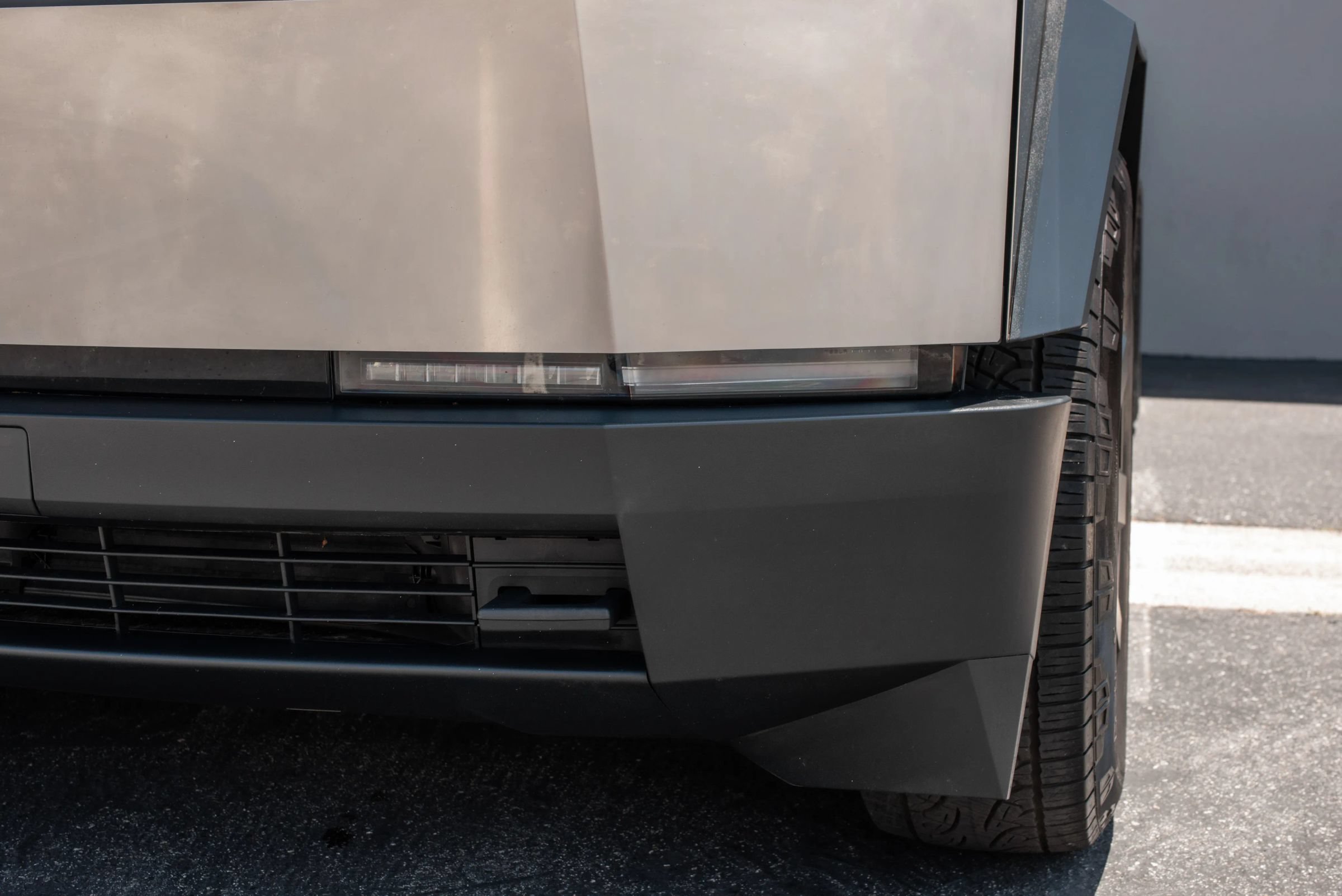 Used 2025 Tesla Cybertruck AWD Crew Cab image 20