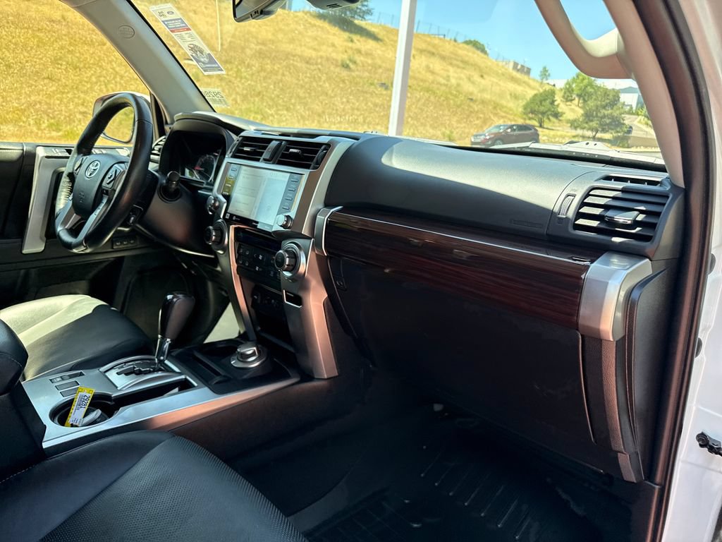 Used 2024 Toyota 4Runner Limited AWD/4WD image 31