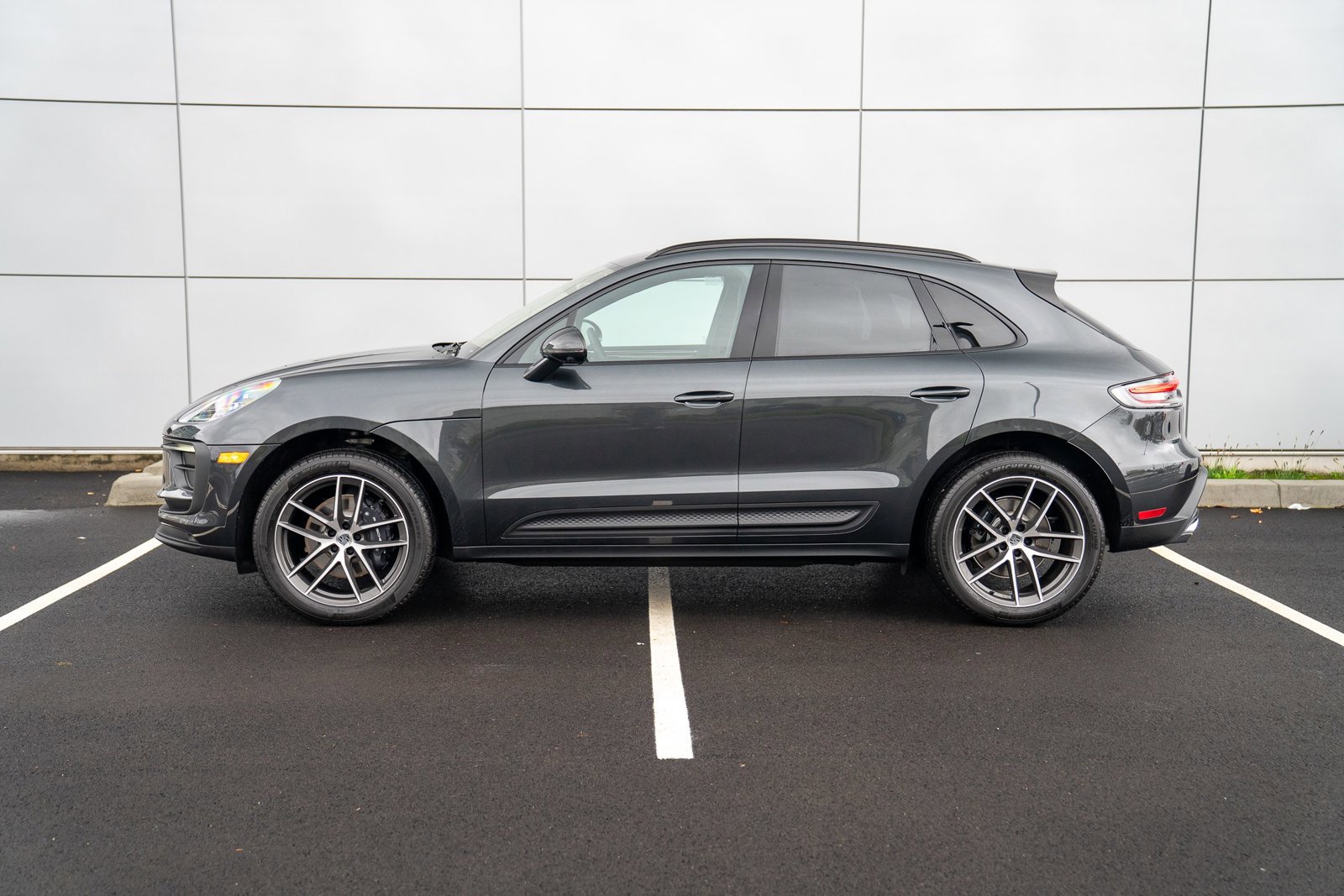 New 2026 Porsche Macan image 2