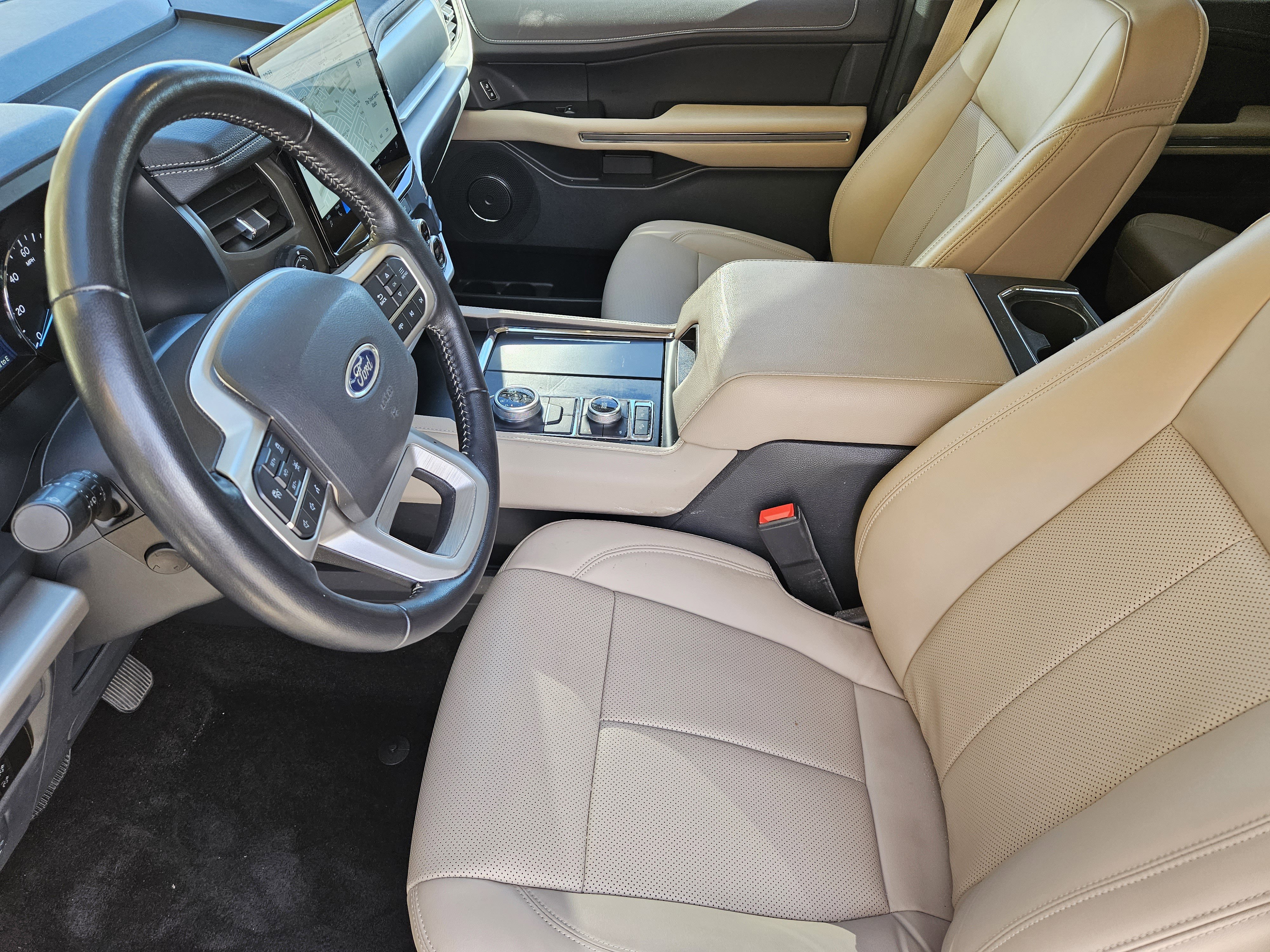Used 2023 Ford Expedition XLT image 14