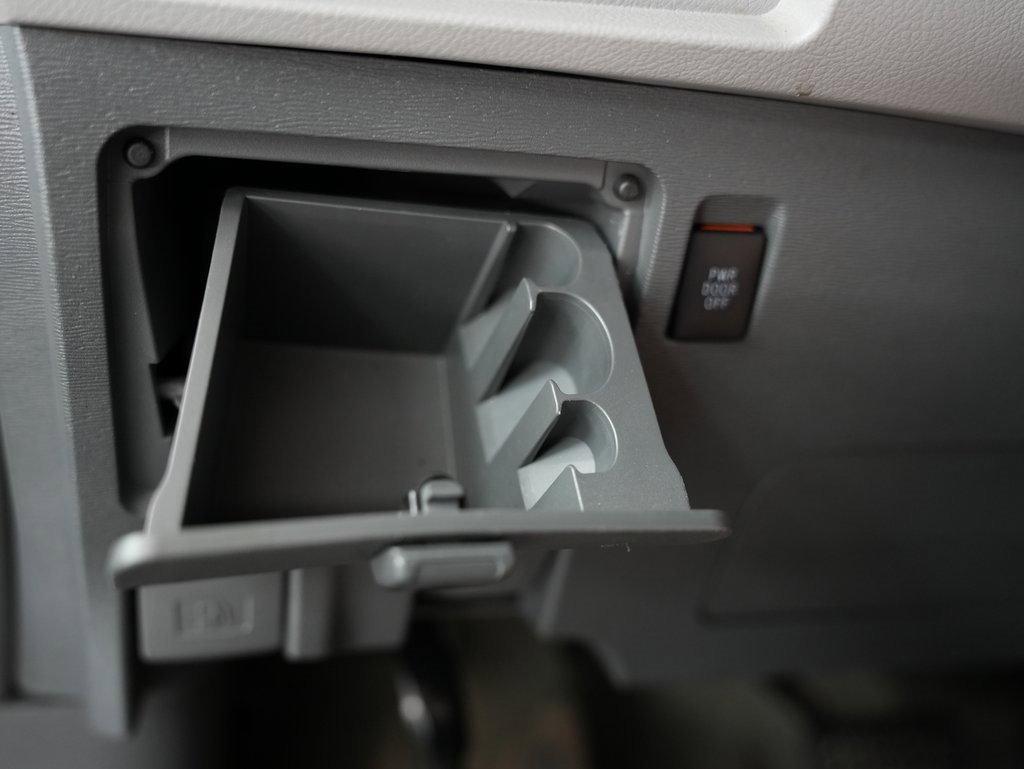 Used 2015 Toyota Sienna LE image 46