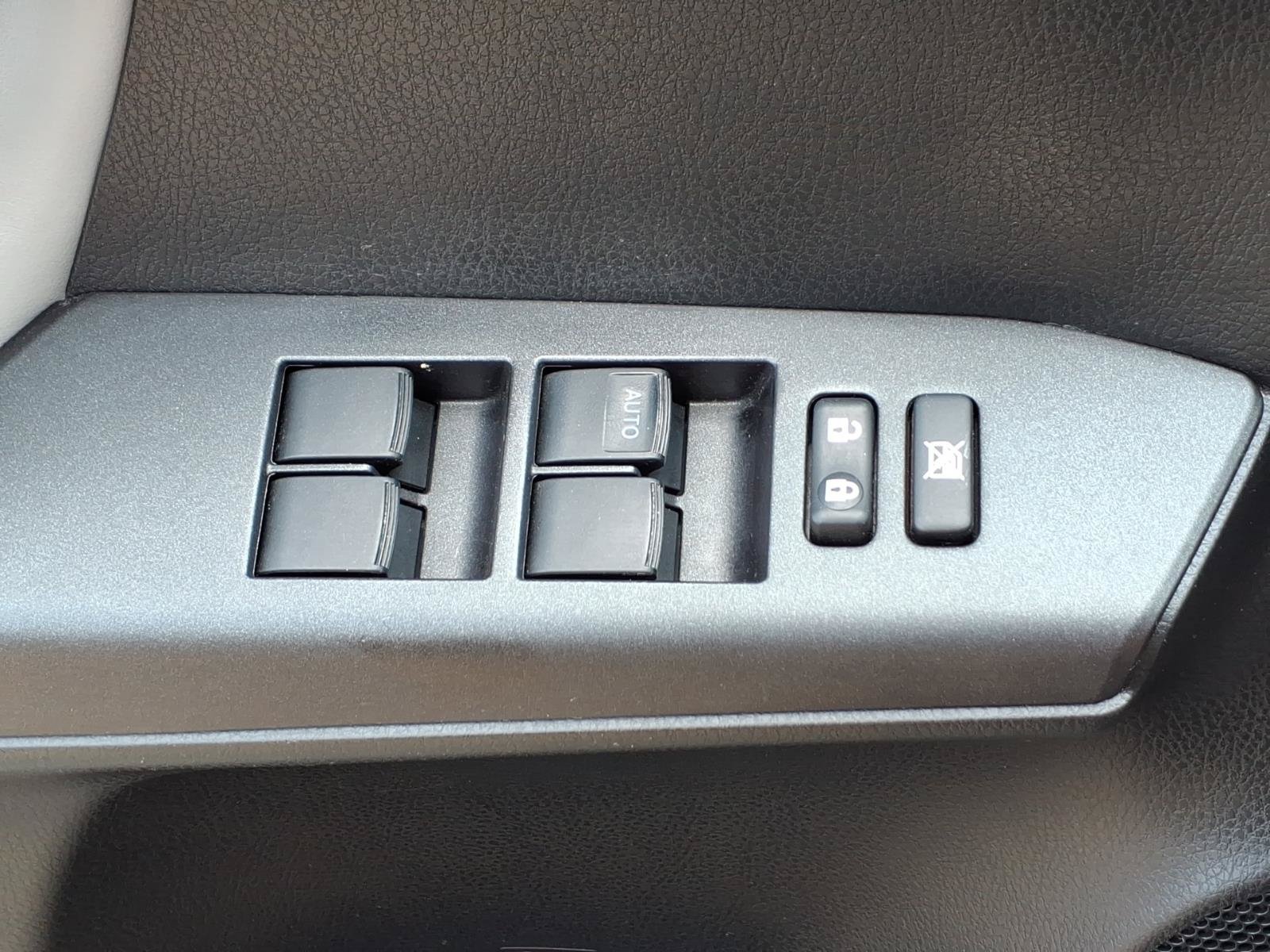 Used 2018 Toyota RAV4 XLE AWD/4WD image 19