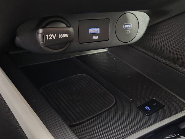 Certified 2025 Hyundai Elantra Limited FWD image 28