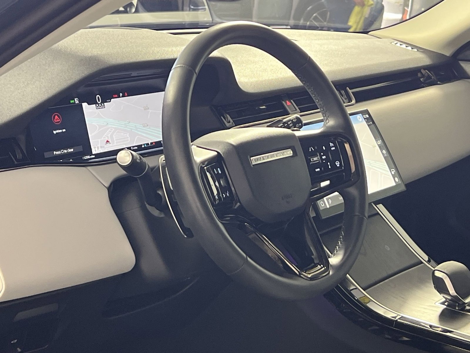 Used 2024 Land Rover Range Rover Evoque Dynamic SE image 16