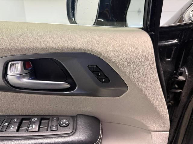 Used 2022 Chrysler Pacifica Touring-L FWD image 12