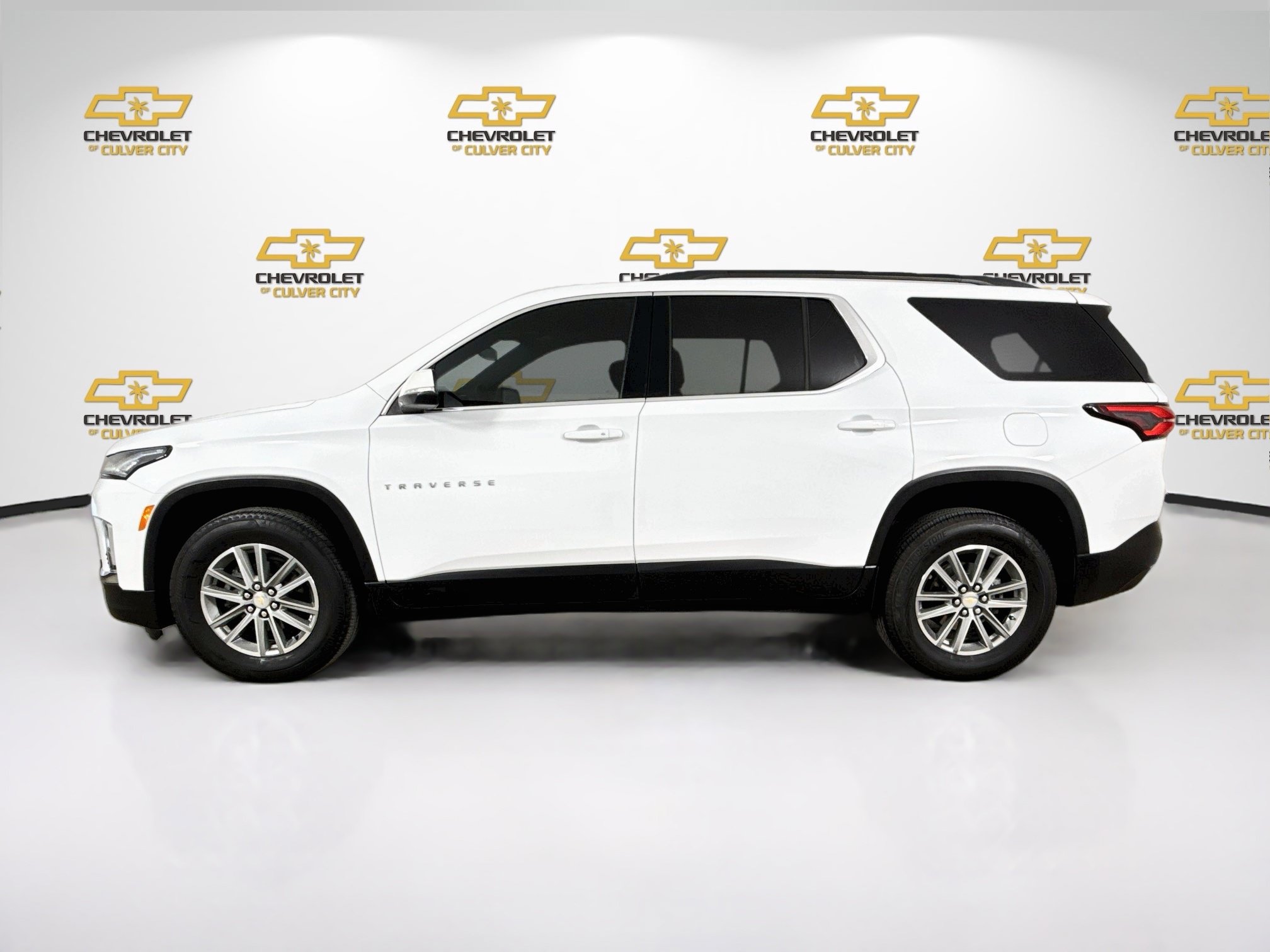 Used 2023 Chevrolet Traverse LT FWD image 5