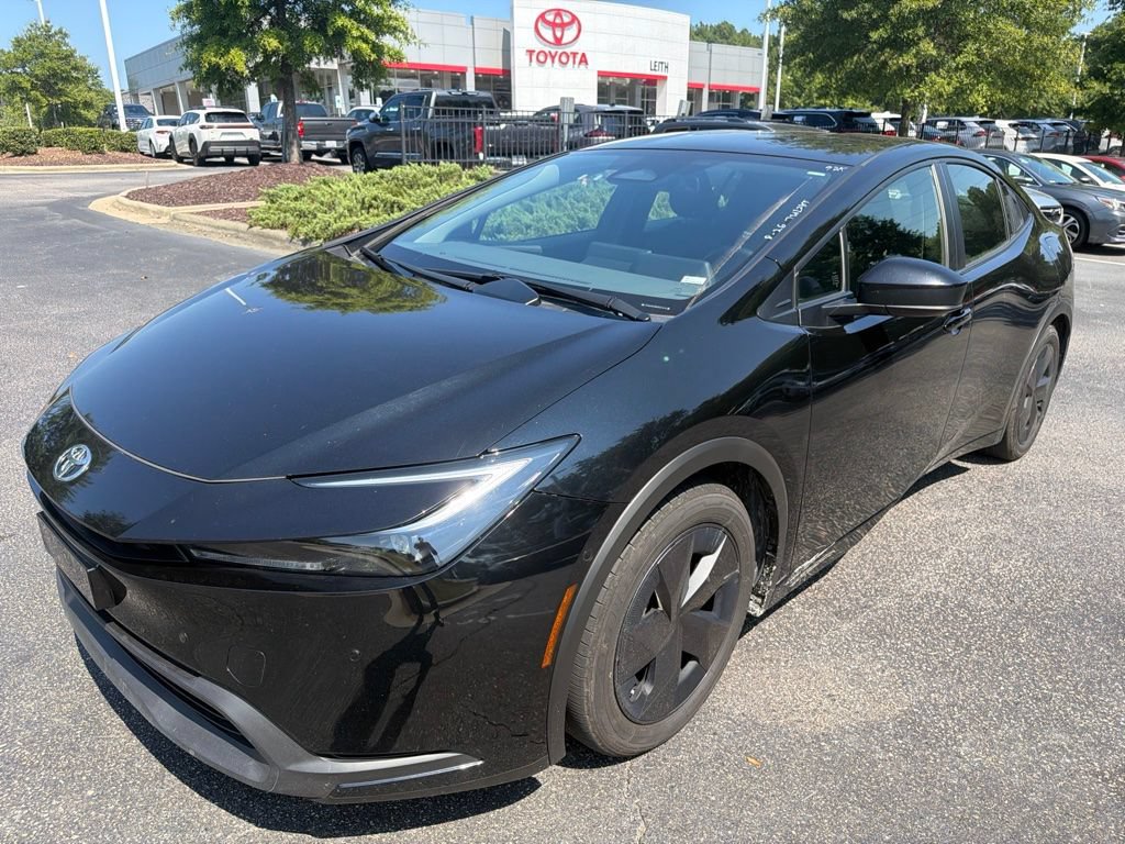 Used 2024 Toyota Prius LE FWD image 2