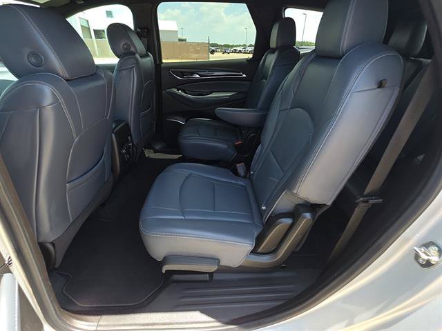 Used 2022 Buick Enclave Essence w/ Sport Touring Edition FWD image 17