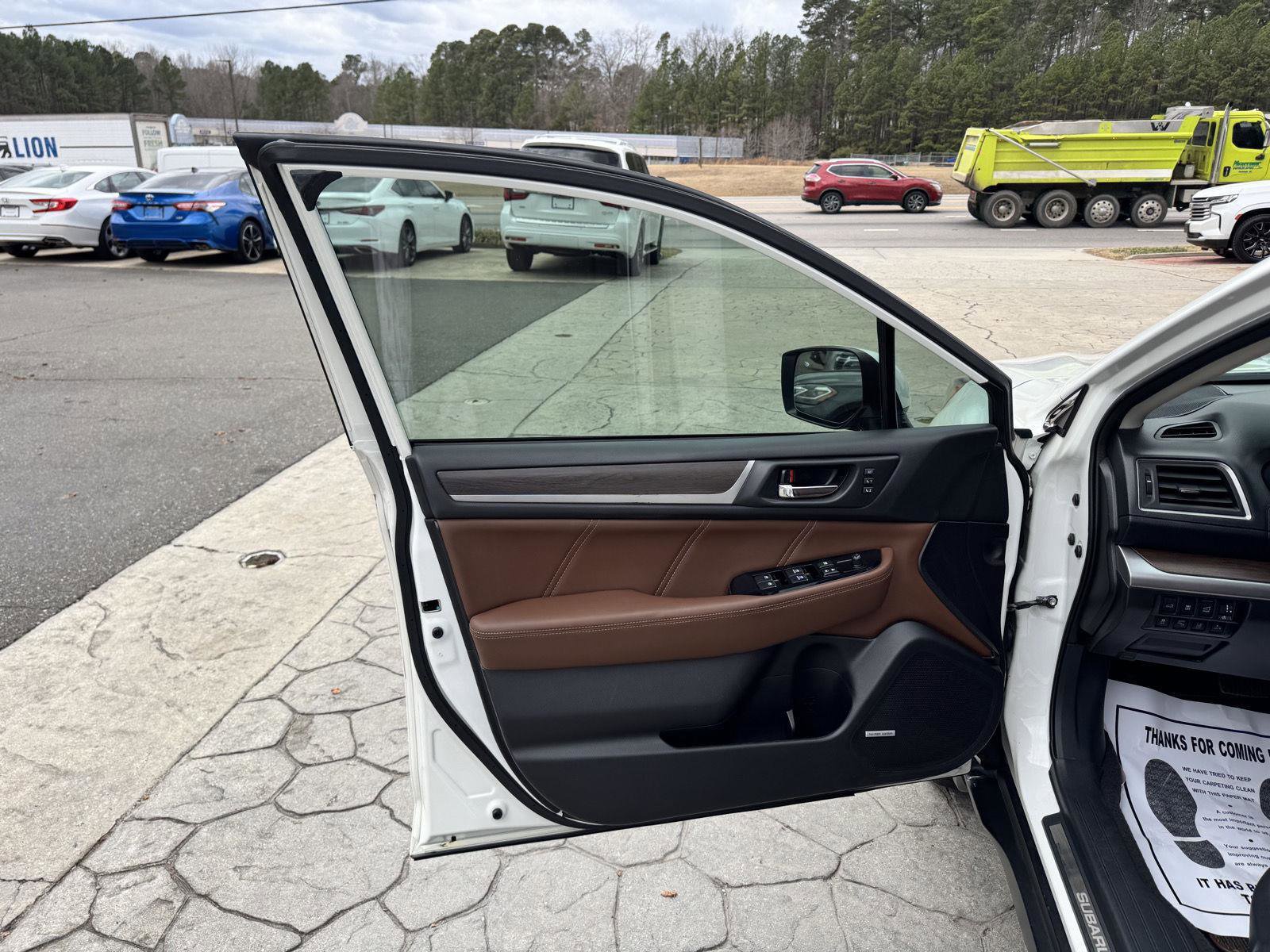 Used 2017 Subaru Outback 3.6R Touring w/ Popular Package #5A image 6