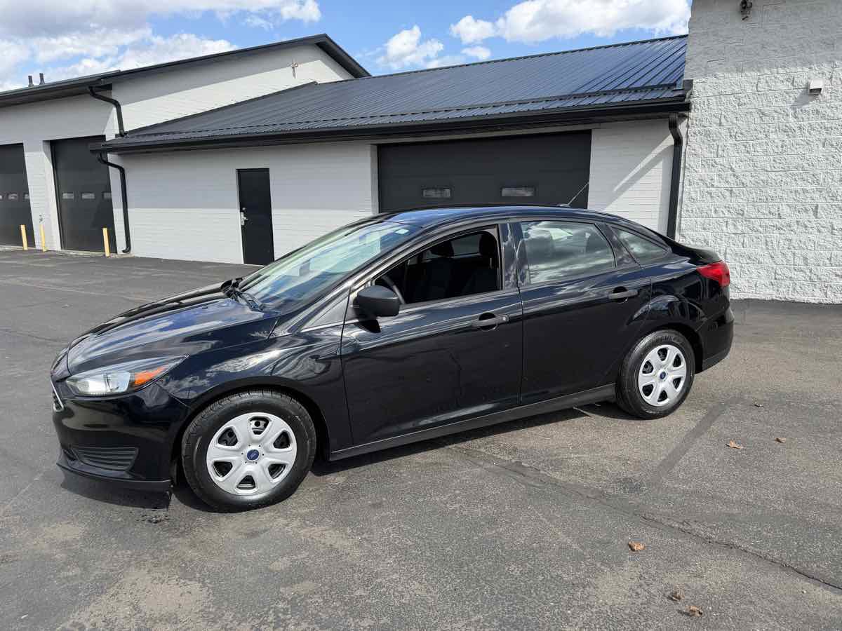 Used 2017 Ford Focus S image 3