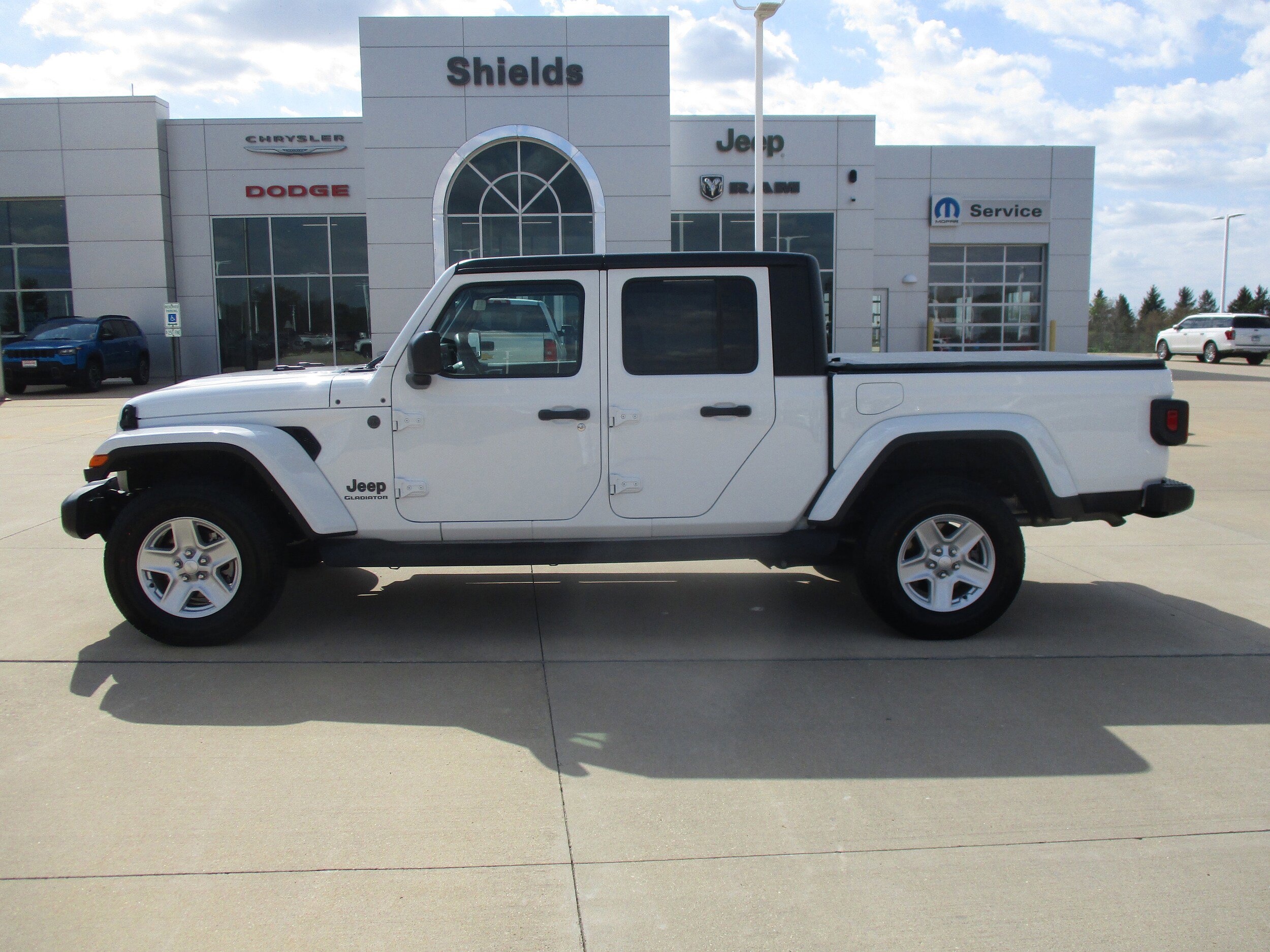 Used 2022 Jeep Gladiator Sport AWD/4WD image 2