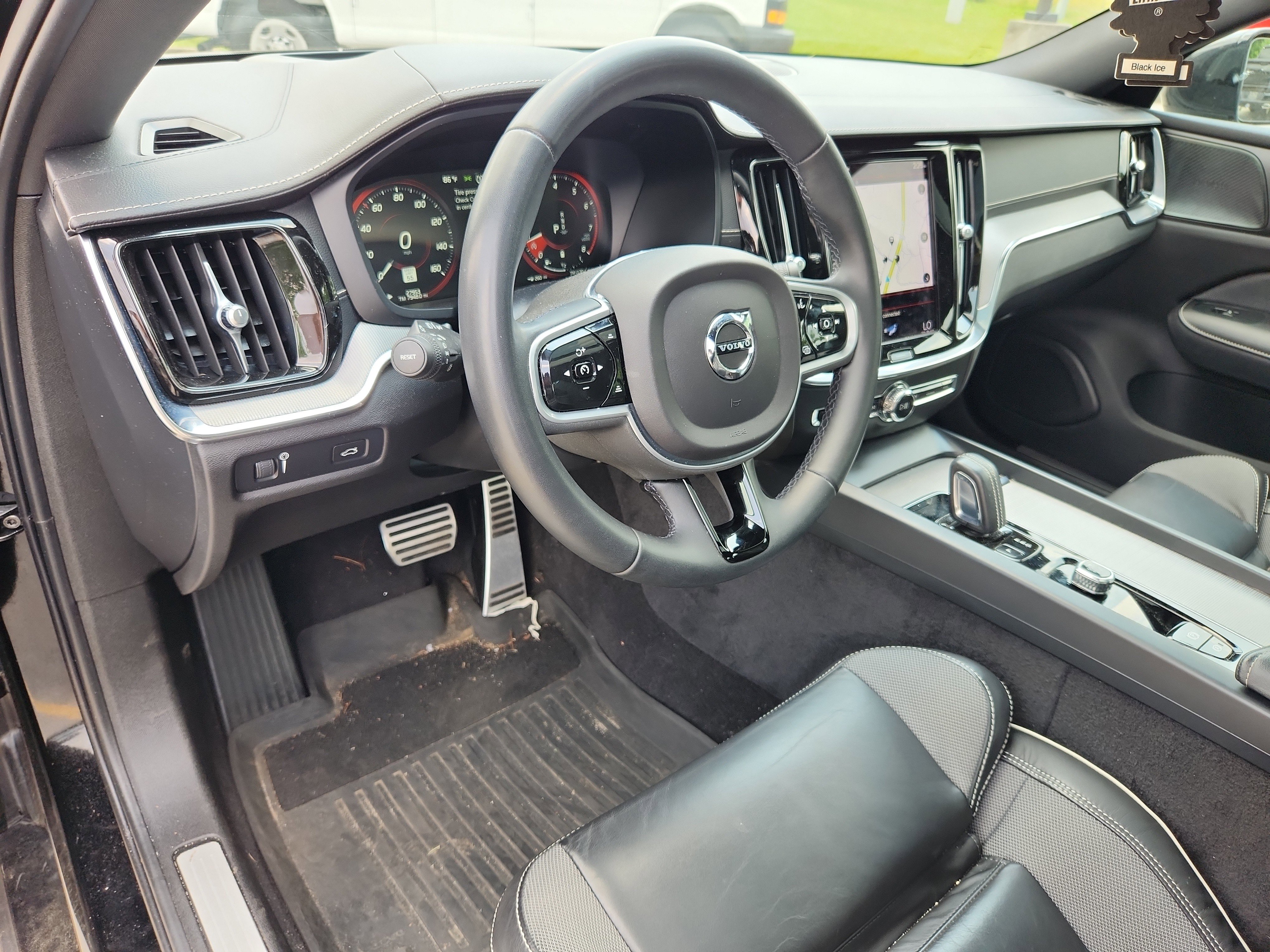 Used 2022 Volvo S60 B5 R-Design w/ Advanced Package image 17